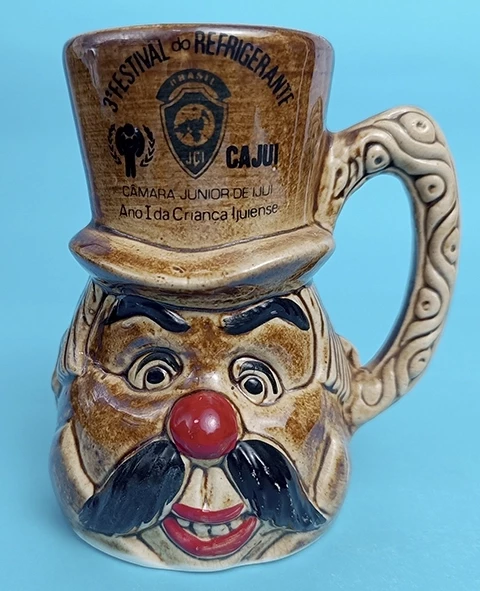 Caneca de refrigerante comemorativa
